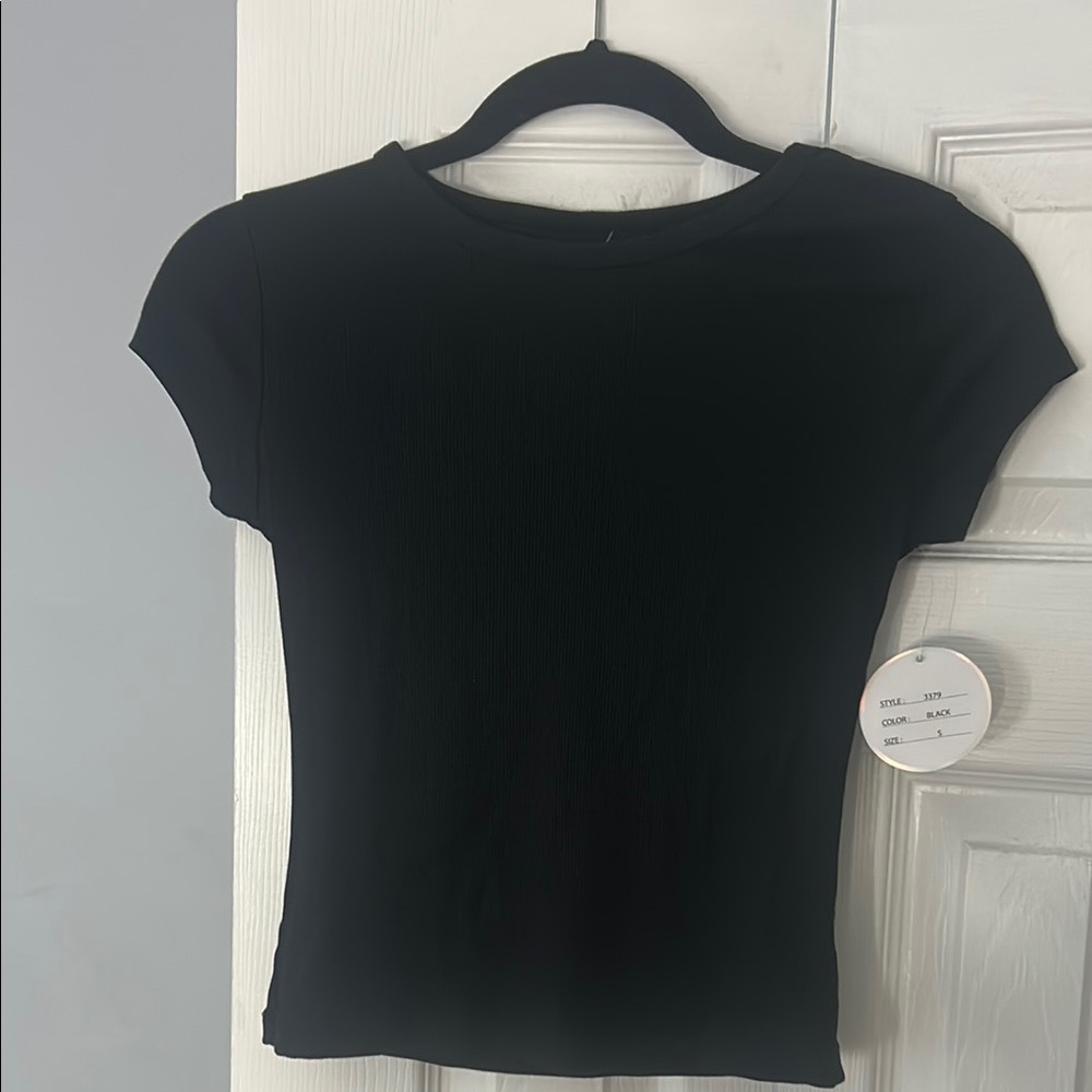 Black Fitted Crop Cap Sleeve Tee